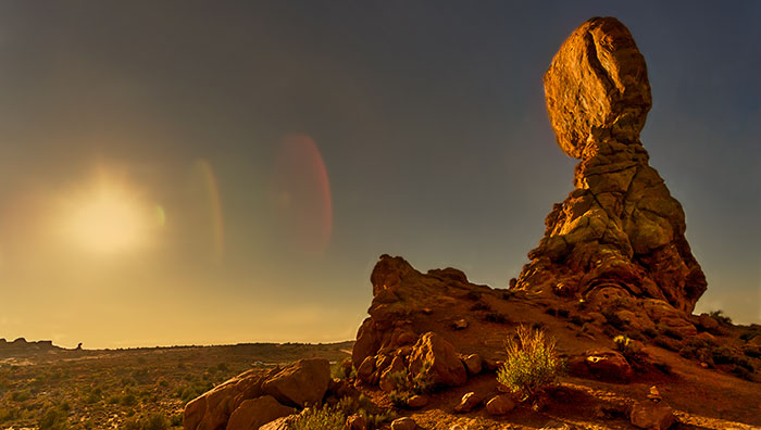 Balanced Rock, Sunset, Setting Sun, Arches National Park, Moab, Utah