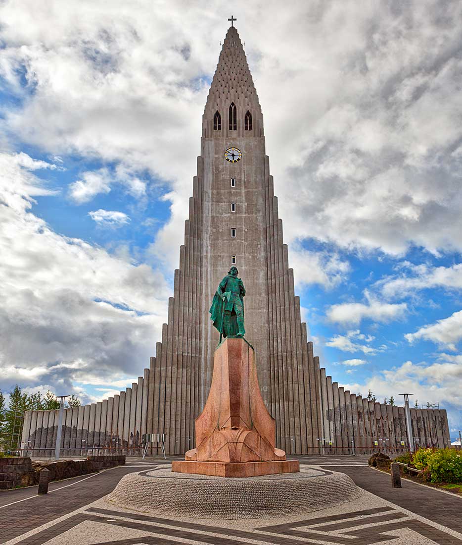 Statue of Leifur Eiriksson in front of Hallgrimskirkja Lutheran Church in Reykjavik, Iceland.
